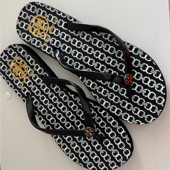 Tory Burch Shoes - Tory Burch Gemini Link Flip Flops